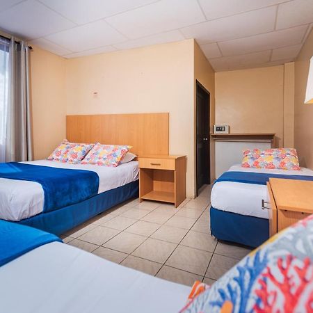 פורטו איורה Hostal North Seymour מראה חיצוני תמונה