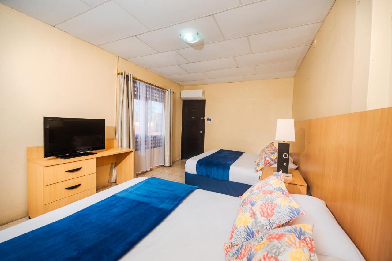 פורטו איורה Hostal North Seymour מראה חיצוני תמונה