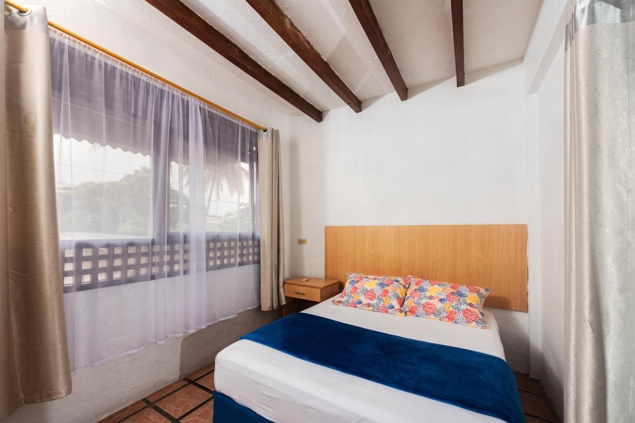 פורטו איורה Hostal North Seymour מראה חיצוני תמונה