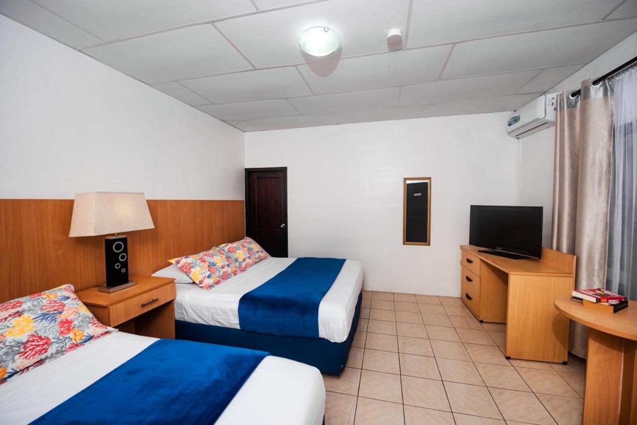 פורטו איורה Hostal North Seymour מראה חיצוני תמונה