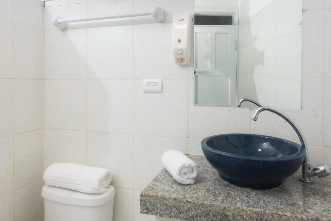 פורטו איורה Hostal North Seymour מראה חיצוני תמונה
