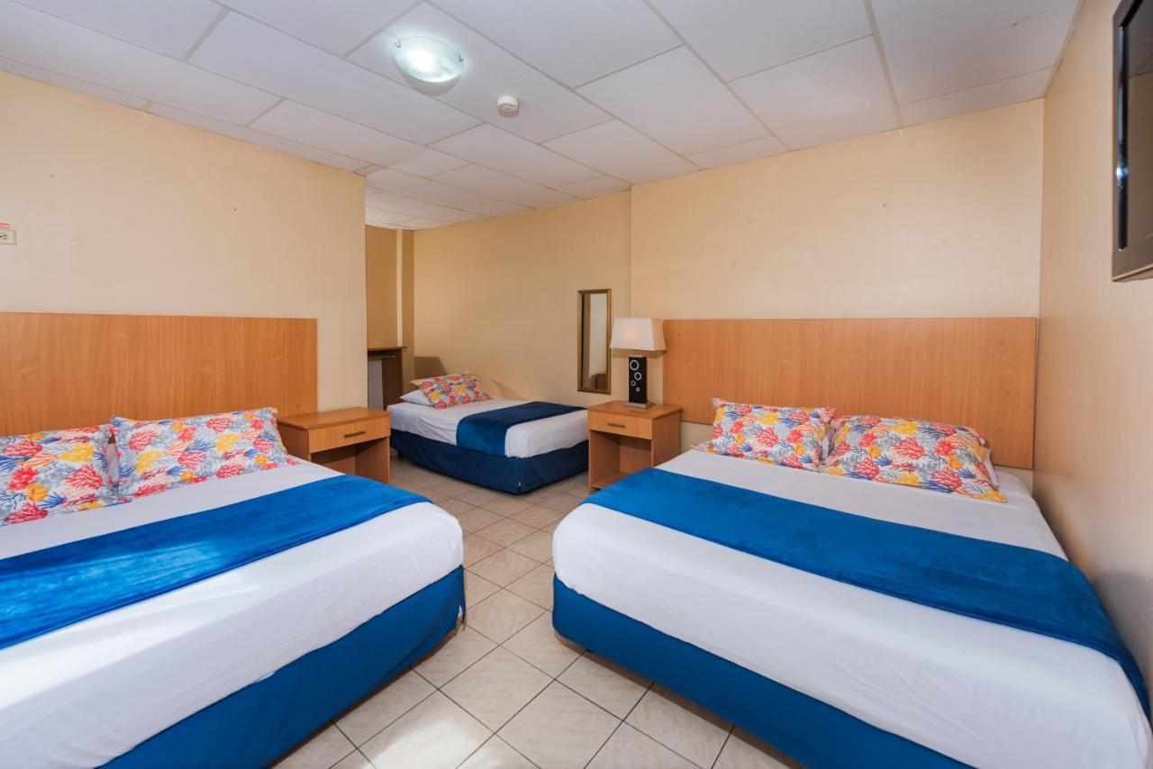 פורטו איורה Hostal North Seymour מראה חיצוני תמונה